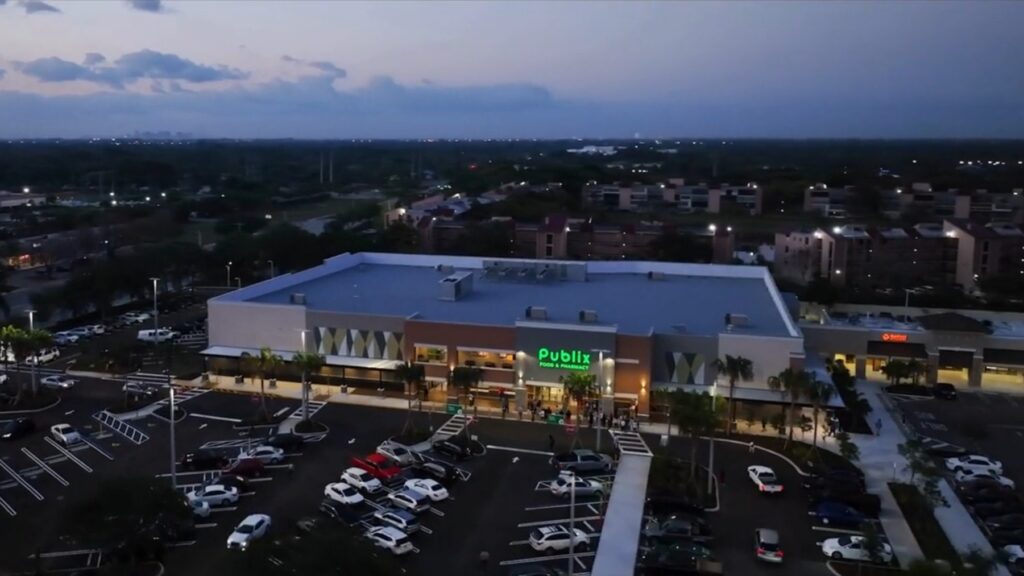 Publix #1895 - Margate, FL -
New Build & Retail Façade Reno -
HGR Construction - BUR & Standing Seam